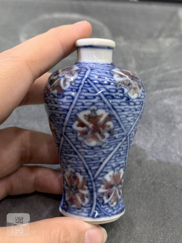 清中期青花釉里红缠枝花卉纹鼻烟壶 - 图2